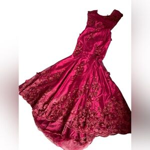 Elegant Fuchsia Lace-Appliqué Maxi Dress